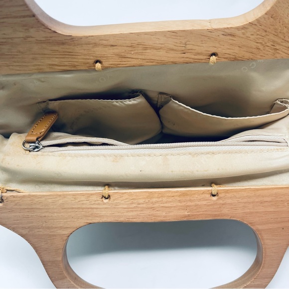 Vintage Straw Bag | Boho Western Woven Clutch | Sculpted Wooden Handles - Picture 9 of 11